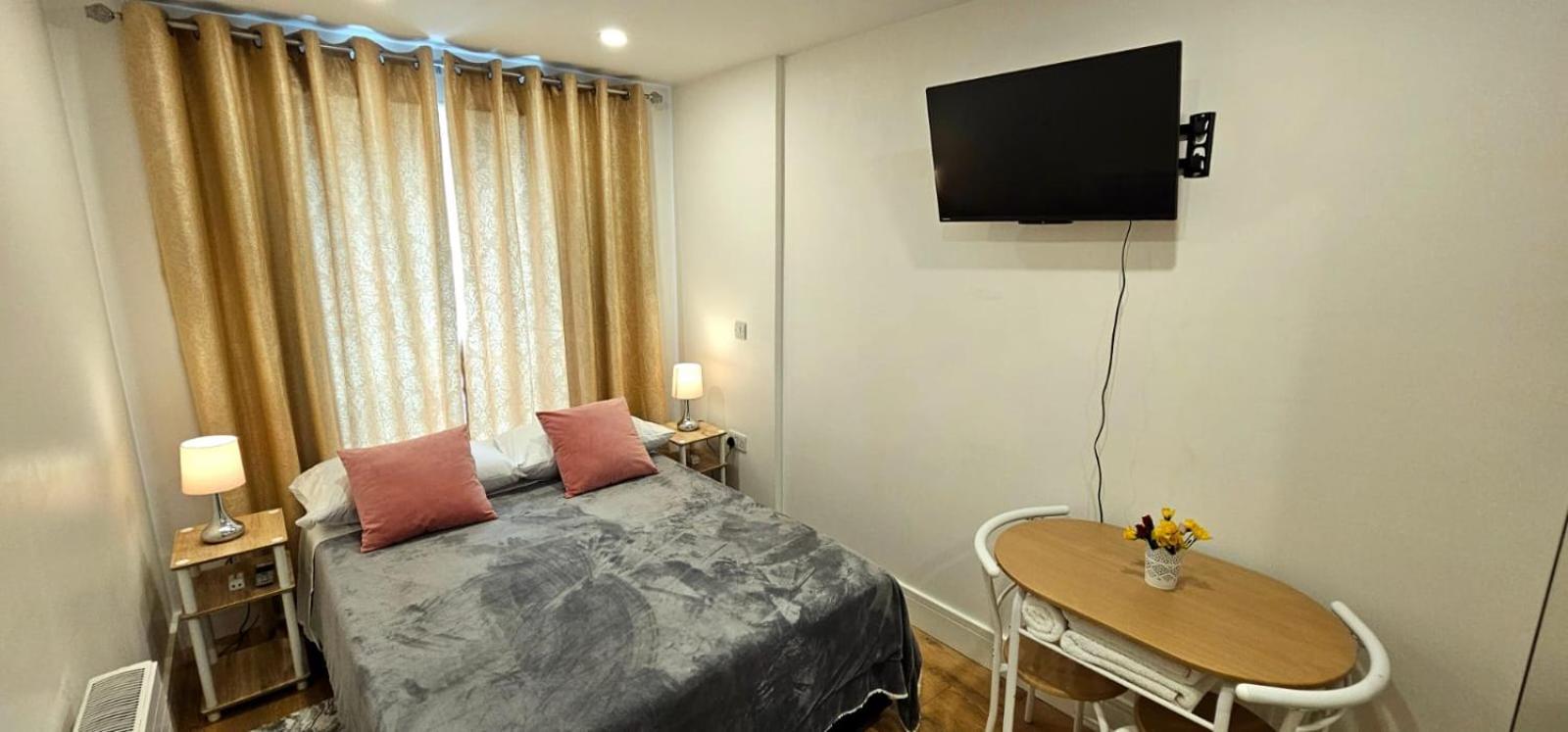 Claire Double Room Лондон Екстериор снимка