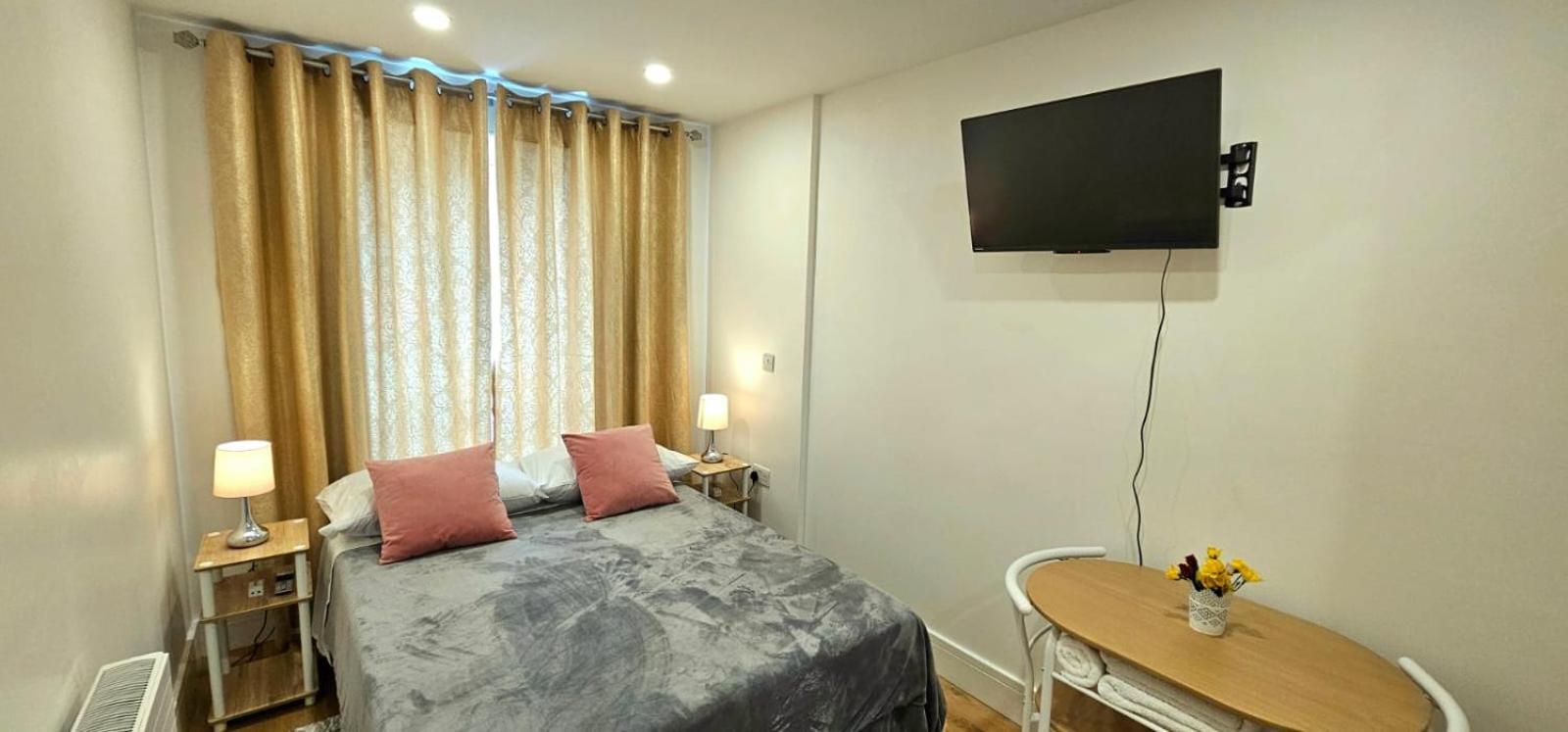 Claire Double Room Лондон Екстериор снимка