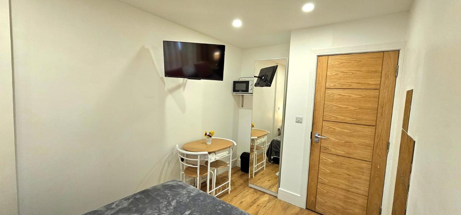 Claire Double Room Лондон Екстериор снимка