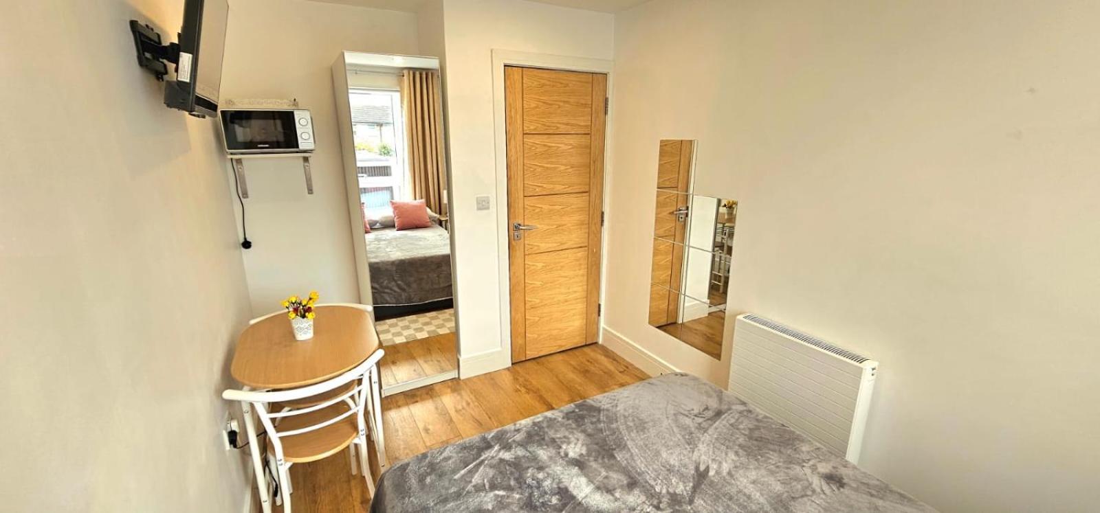 Claire Double Room Лондон Екстериор снимка