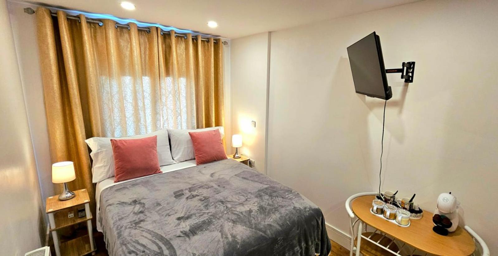Claire Double Room Лондон Екстериор снимка