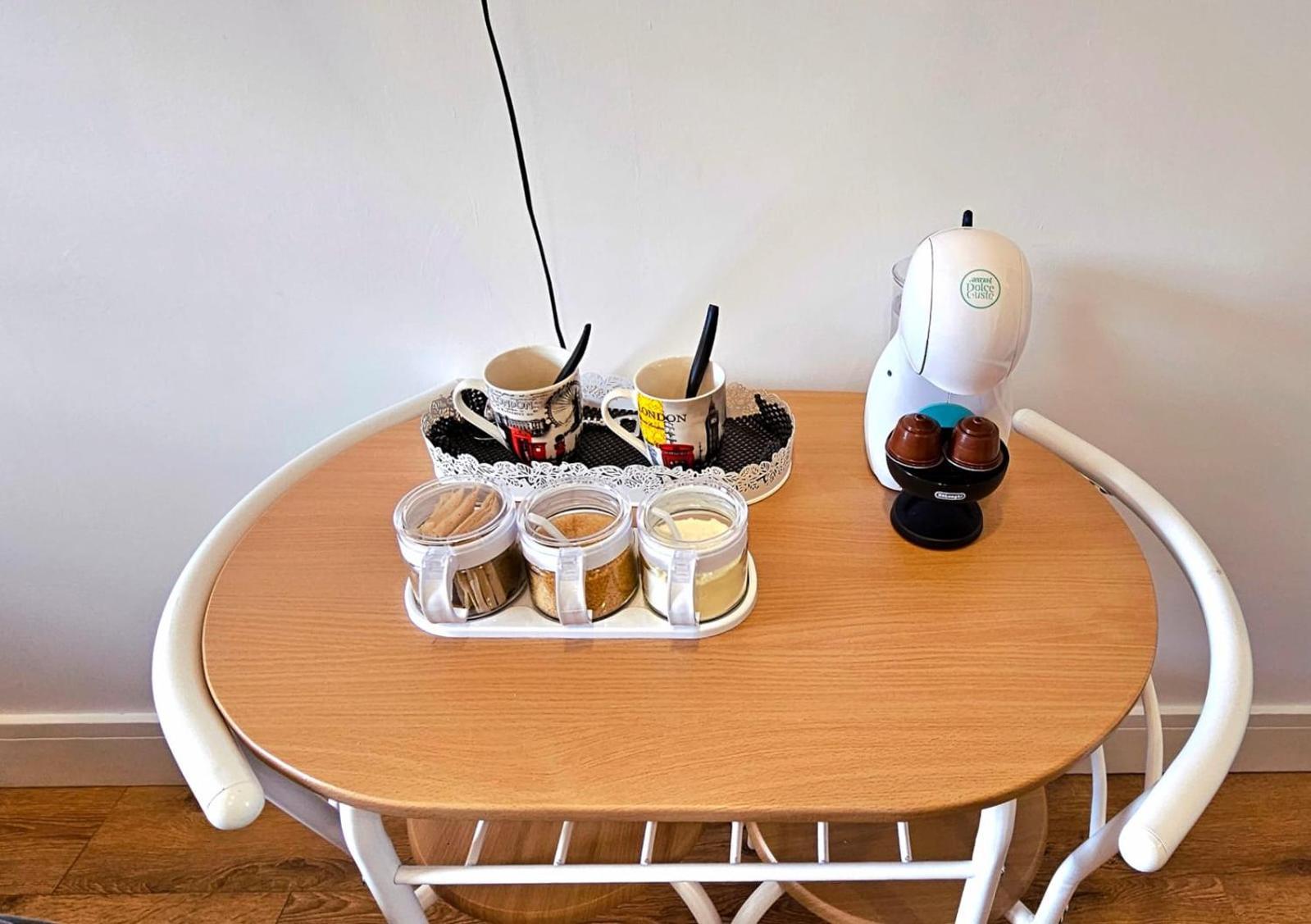 Claire Double Room Лондон Екстериор снимка